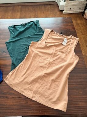 Brand new- Express-Sleeveless Scoop Neck Tank Top tan and green Size medium